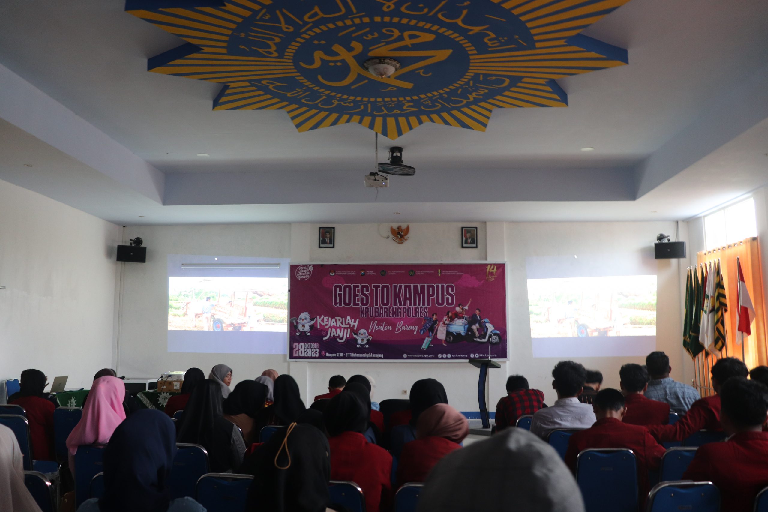 KPU Lumajang dan Polres Lumajang Goes To Campus “Nobar Kejarlah Janji”